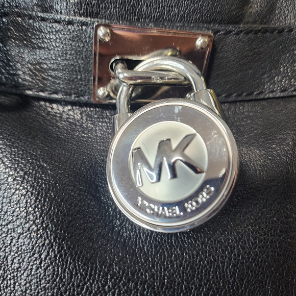 Michael Kors Hamilton Satchel With Padlock And Key Charm In Black Leather - Picture 9 of 15